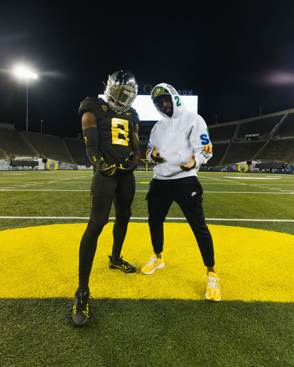 2025 Cleveland (Ohio) Shaker Heights defensive back Trey McNutt poses with Rashad Wadood inside Autzen Stadium.